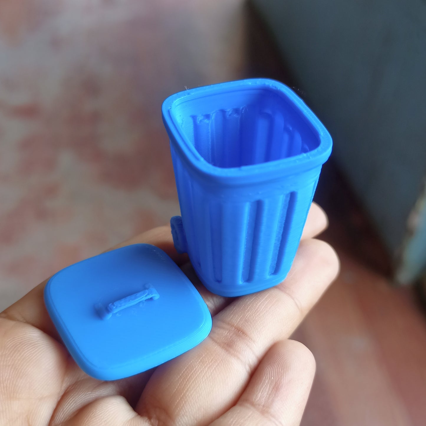 Trash Can / Dustbin