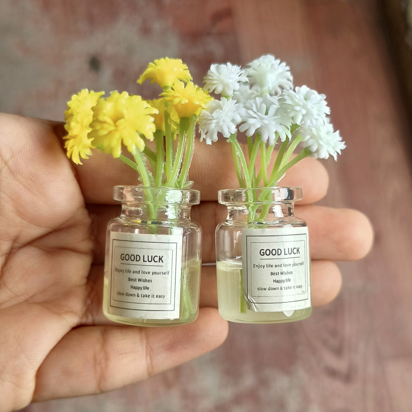 Flower vase (Any 1 Pc)